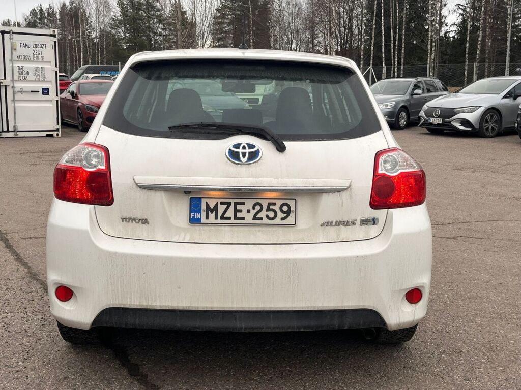 Toyota Auris 2011 Valkoinen