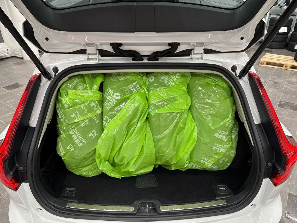 Volvo V60 2021 Valkoinen