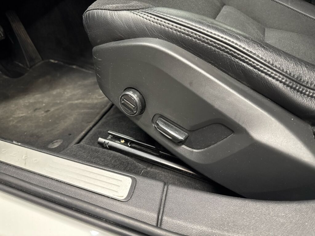 Volvo V60 2021 Valkoinen