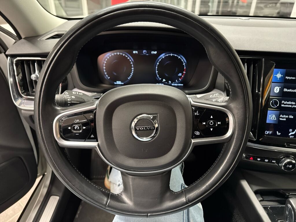 Volvo V60 2021 Valkoinen