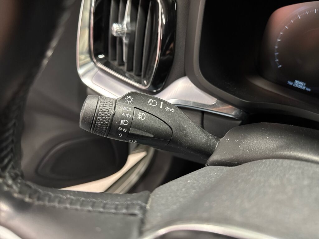 Volvo V60 2021 Valkoinen