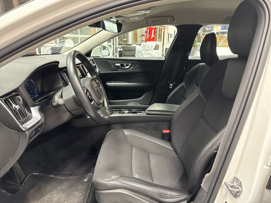 Volvo V60 2021 Valkoinen