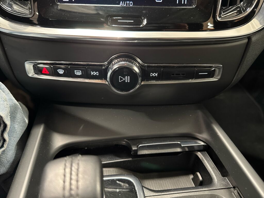 Volvo V60 2021 Valkoinen