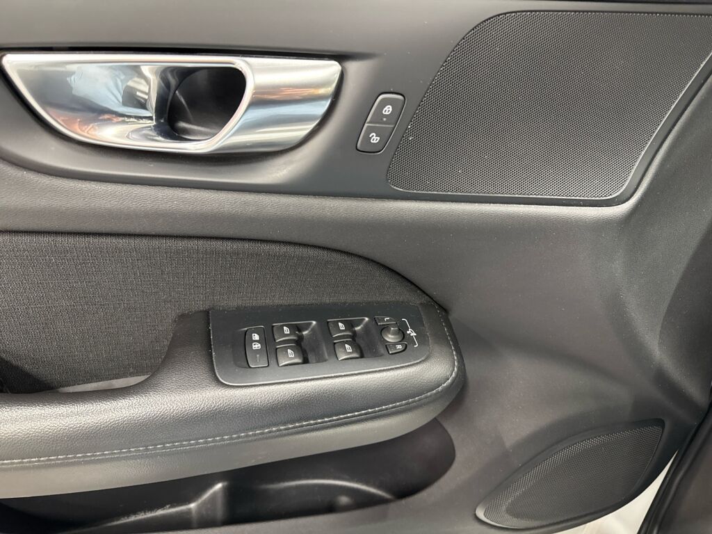 Volvo V60 2021 Valkoinen