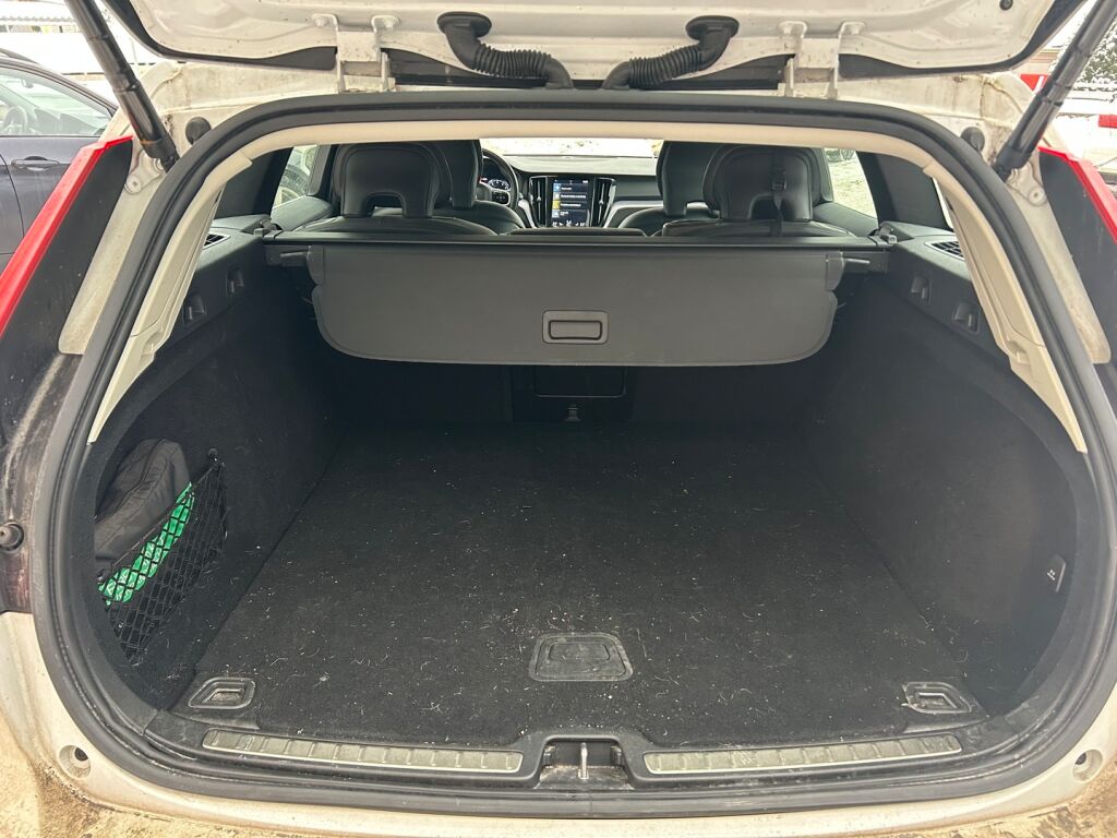 Volvo V60 2021 Valkoinen