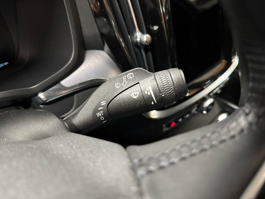 Volvo V60 2021 Valkoinen