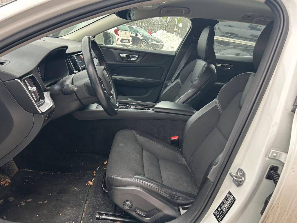 Volvo V60 2021 Valkoinen