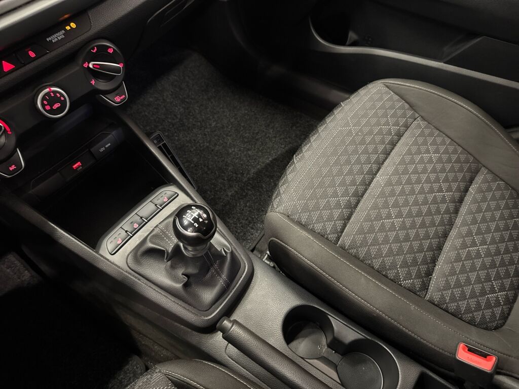 Kia Rio 2021 Punainen