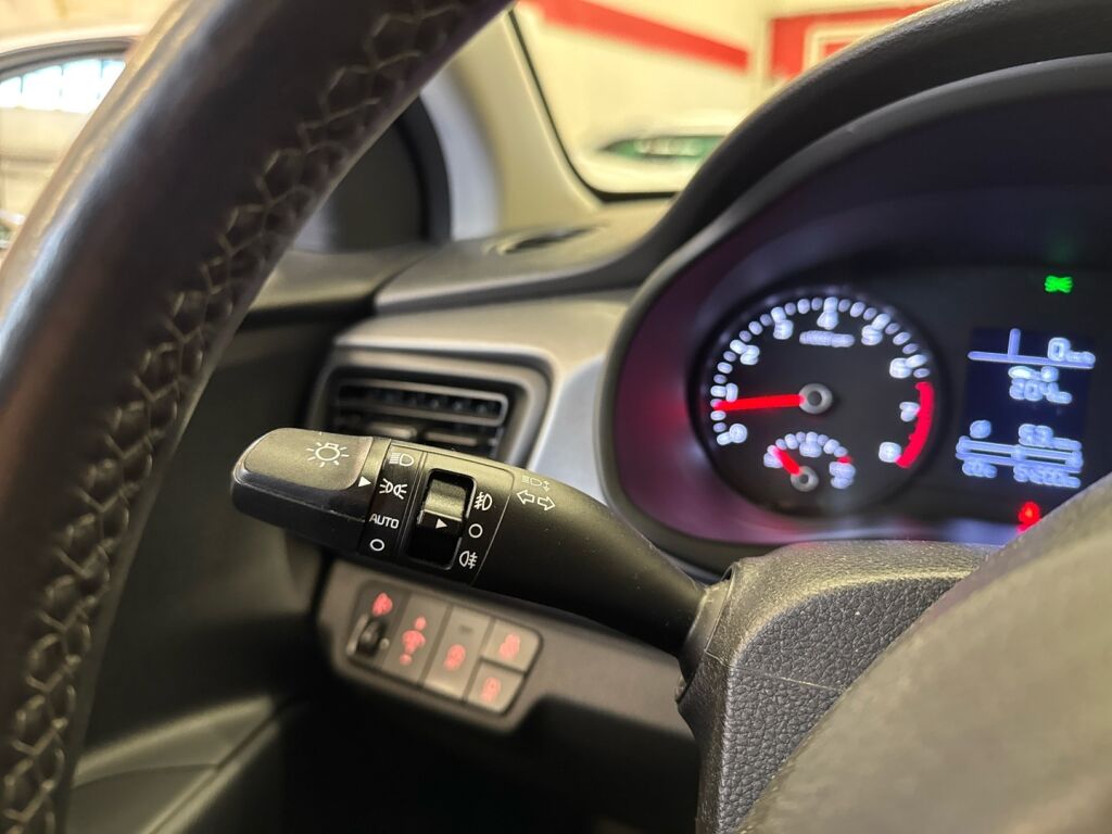 Kia Rio 2021 Punainen