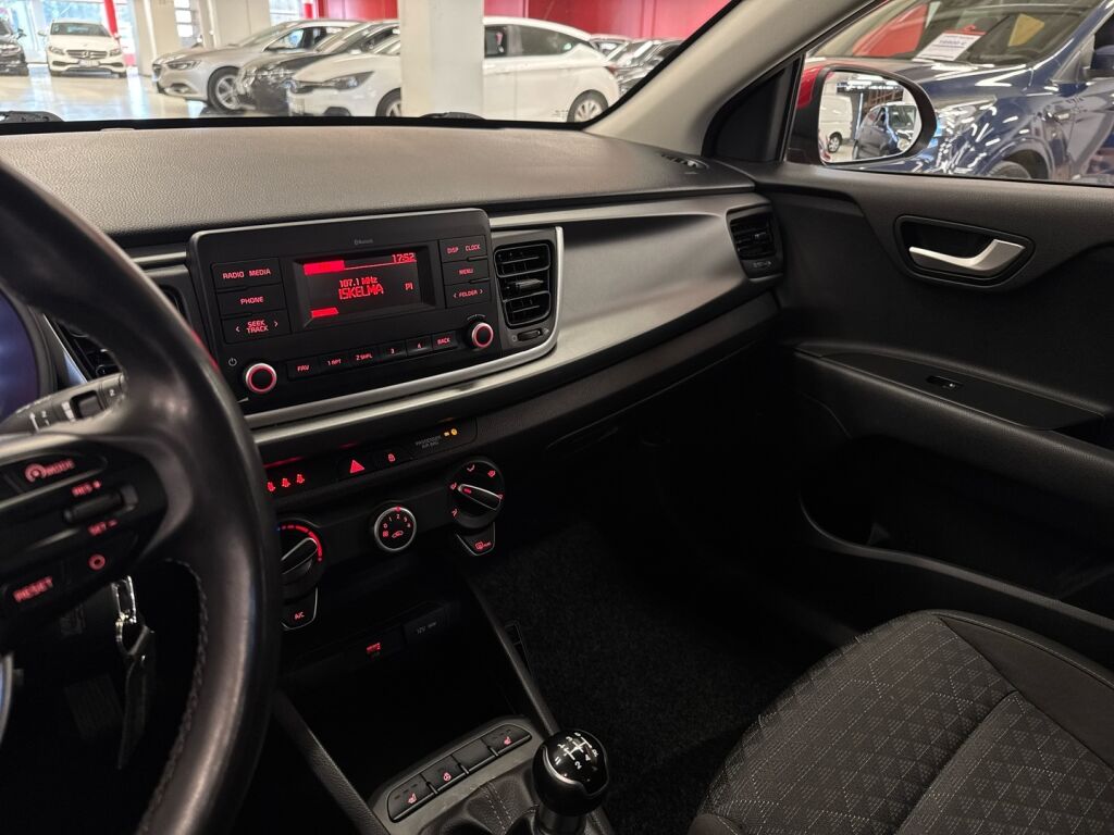 Kia Rio 2021 Punainen