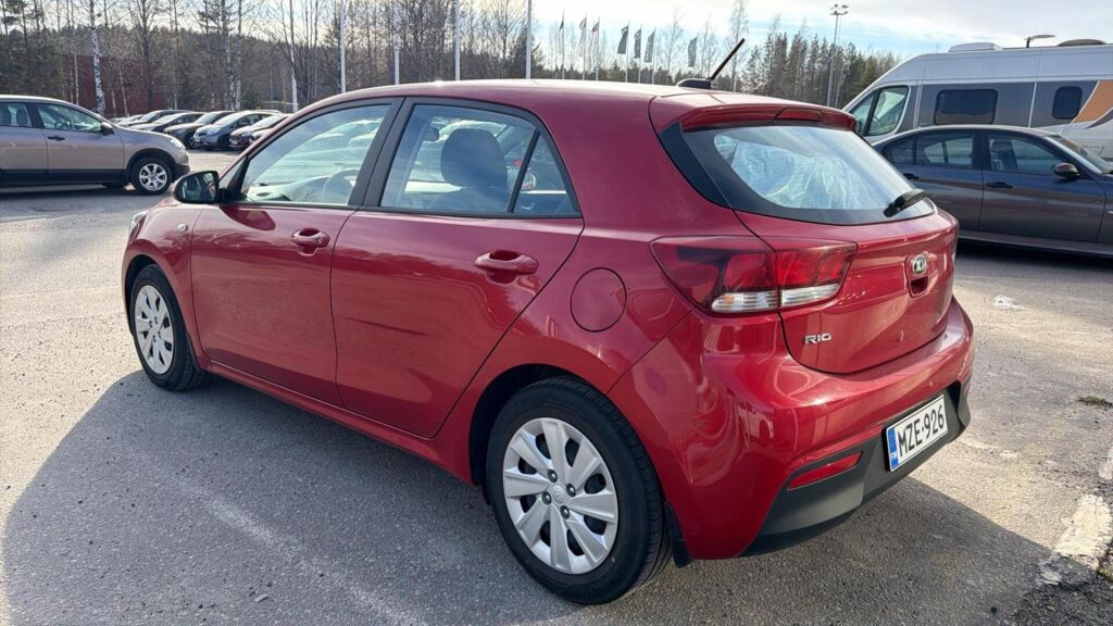 Kia Rio 2021 Punainen