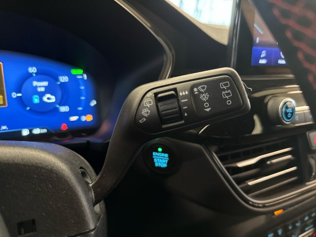 Ford Kuga 2021 Valkoinen