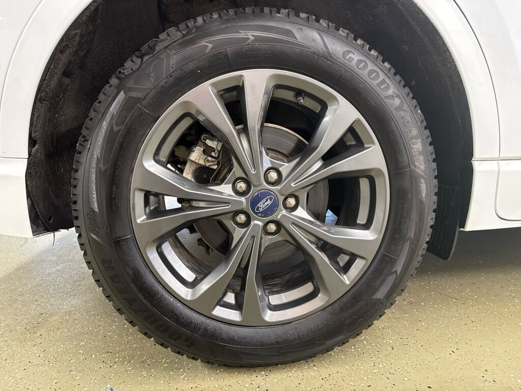 Ford Kuga 2021 Valkoinen