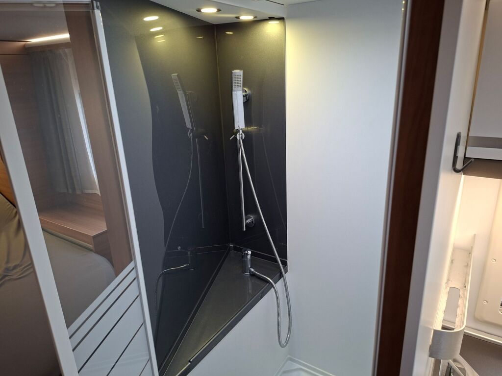 Adria MATRIX 670 SC J EDITION 2021 Harmaa