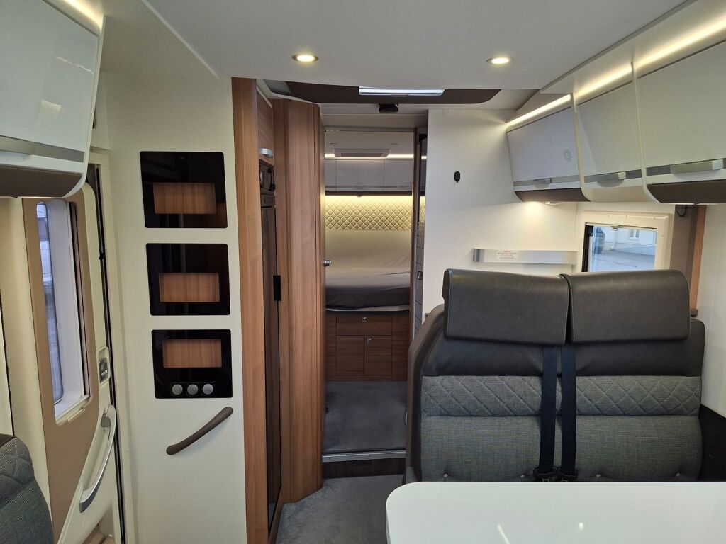 Adria MATRIX 670 SC J EDITION 2021 Harmaa