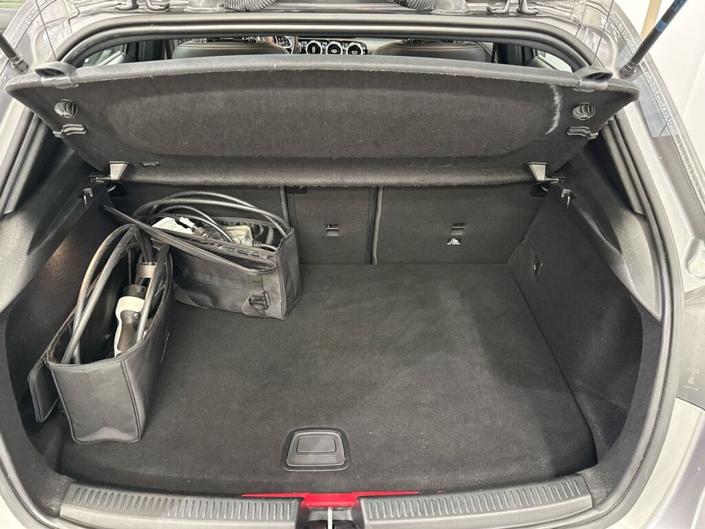 Mercedes-Benz A 2022 Harmaa