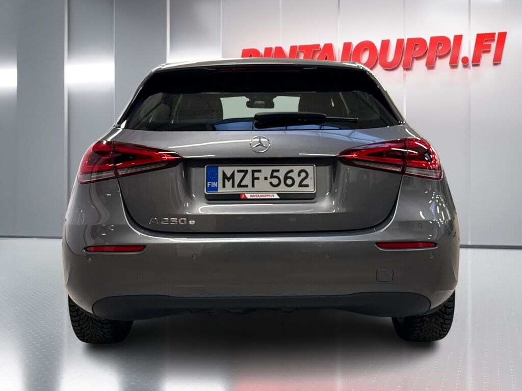 Mercedes-Benz A 2022 Harmaa