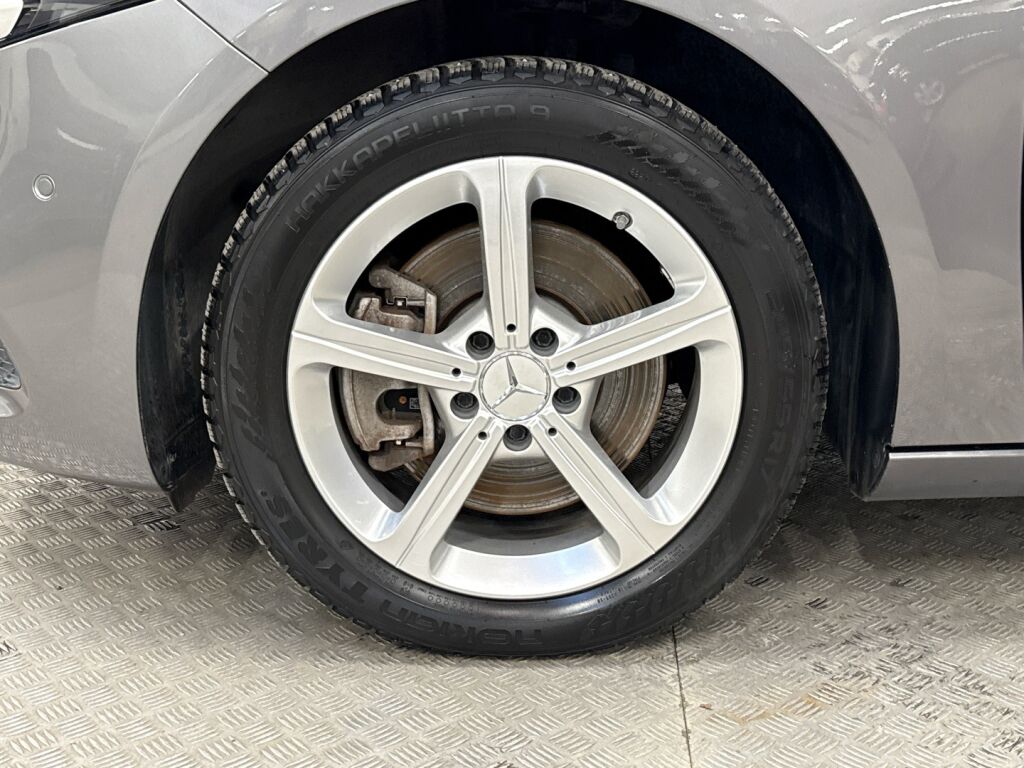 Mercedes-Benz A 2022 Harmaa