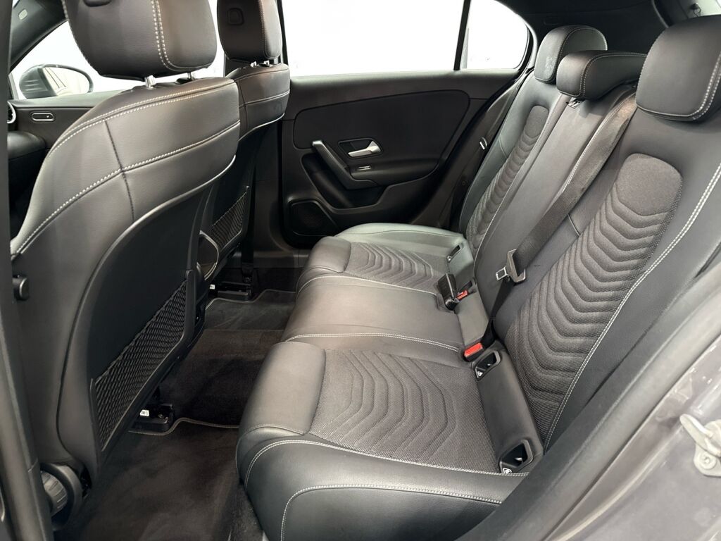 Mercedes-Benz A 2022 Harmaa