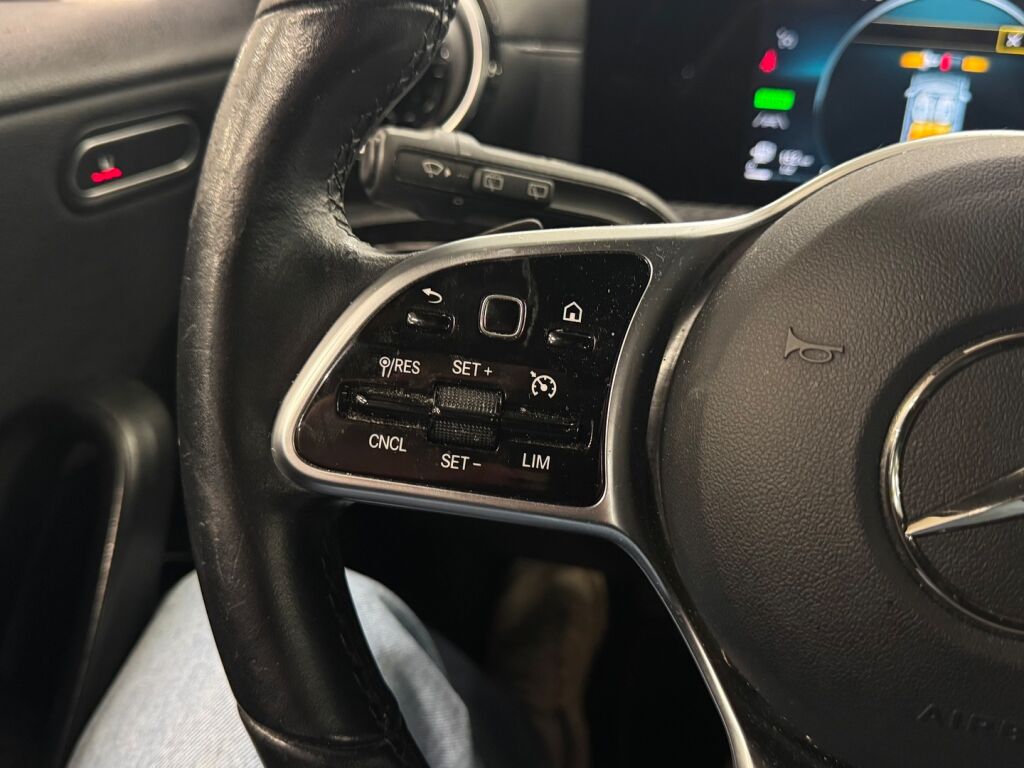 Mercedes-Benz A 2022 Harmaa