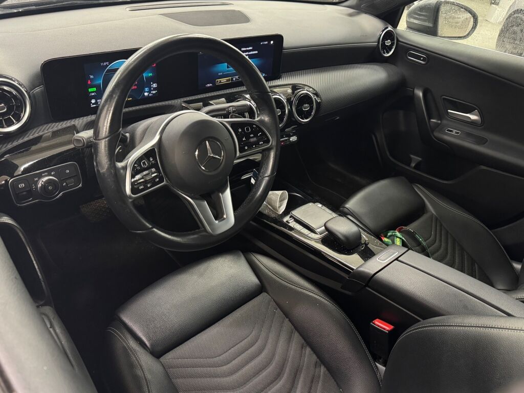 Mercedes-Benz A 2022 Harmaa