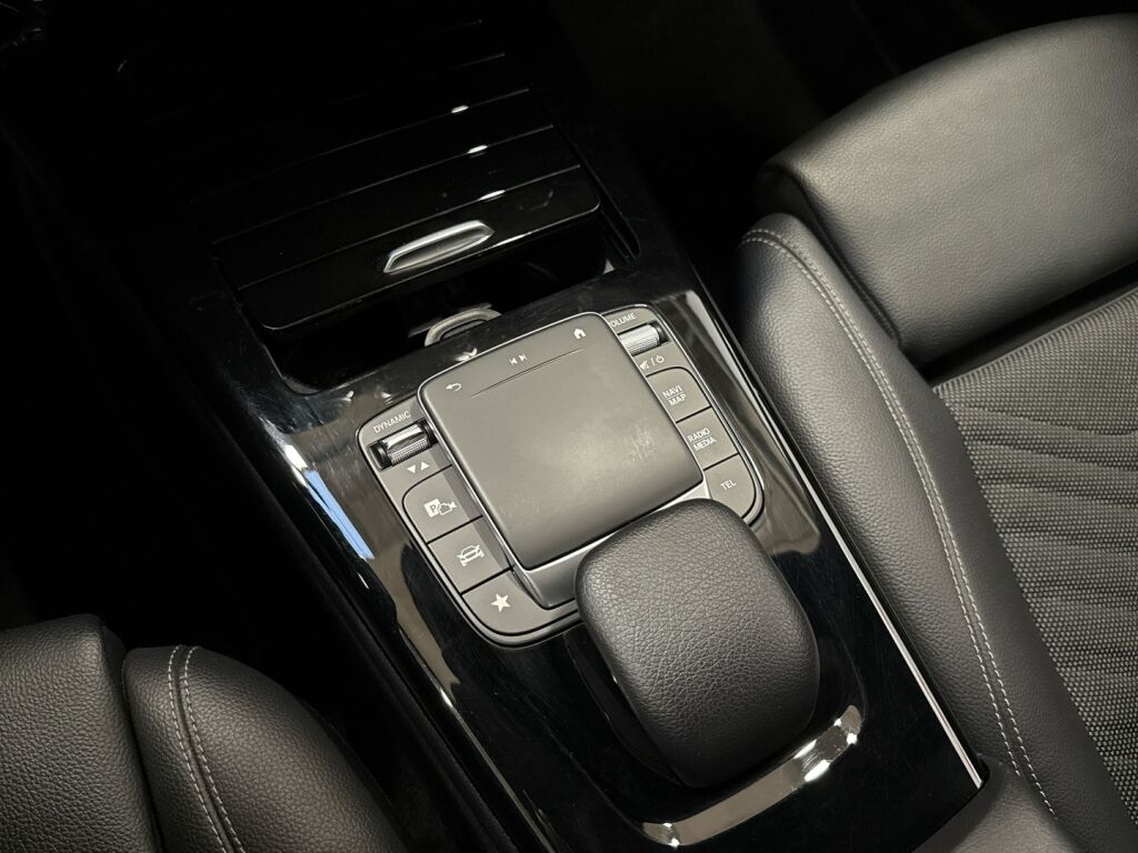 Mercedes-Benz A 2022 Harmaa