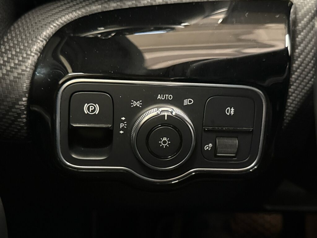 Mercedes-Benz A 2022 Harmaa