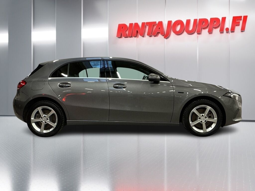 Mercedes-Benz A 2022 Harmaa
