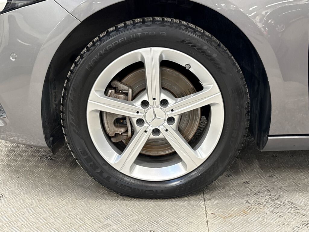 Mercedes-Benz A 2022 Harmaa