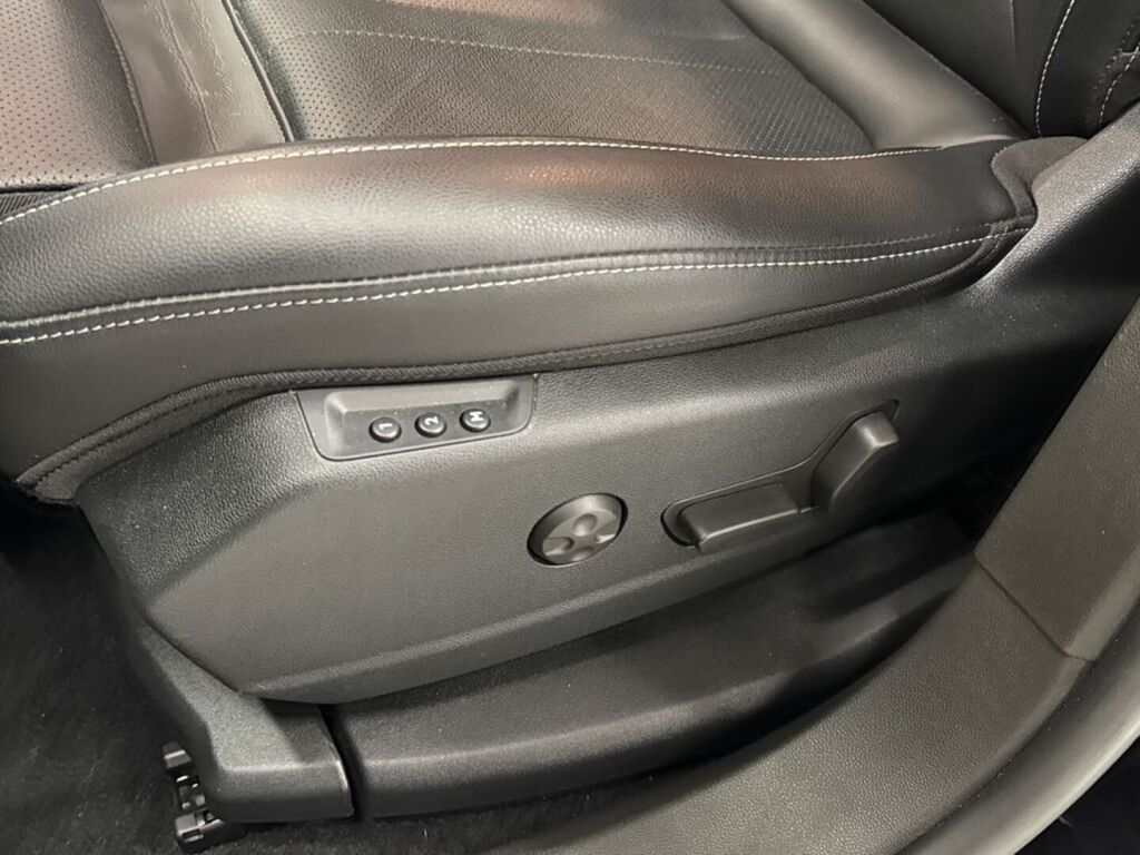 Opel Grandland X 2021 Musta