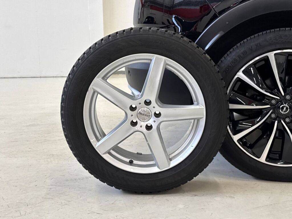 Opel Grandland X 2021 Musta