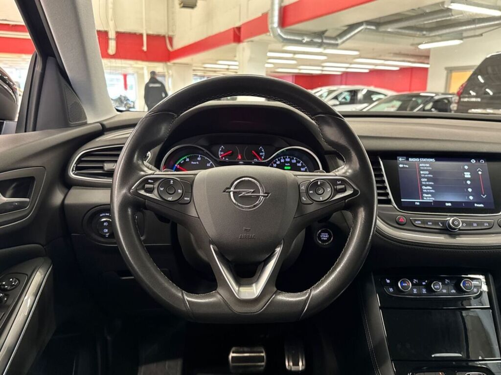 Opel Grandland X 2021 Musta