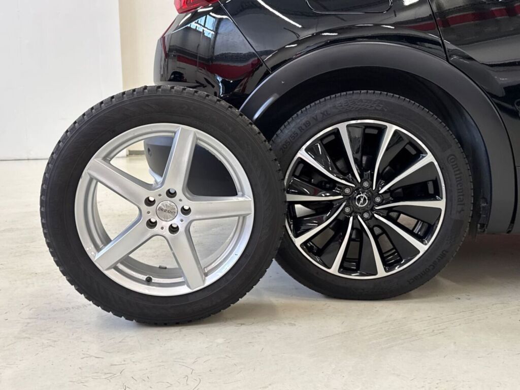 Opel Grandland X 2021 Musta