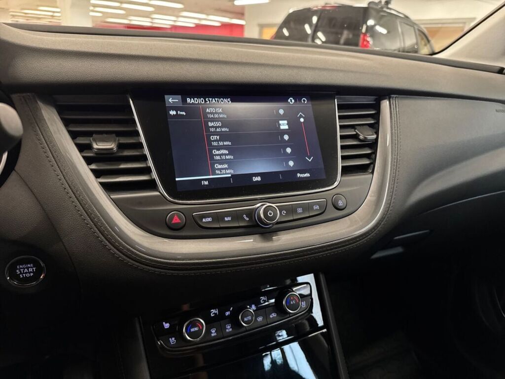 Opel Grandland X 2021 Musta