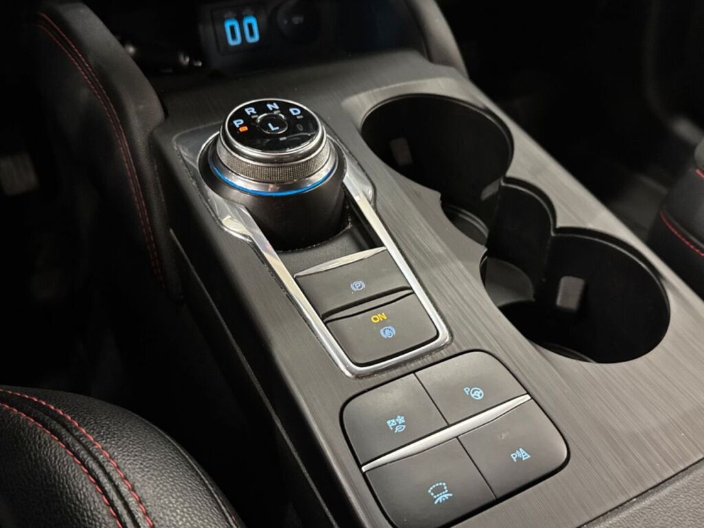 Ford Kuga 2021 Harmaa