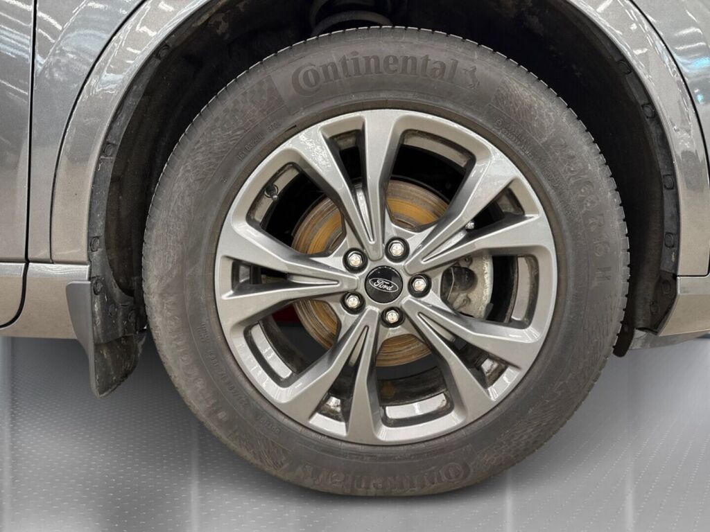 Ford Kuga 2021 Harmaa