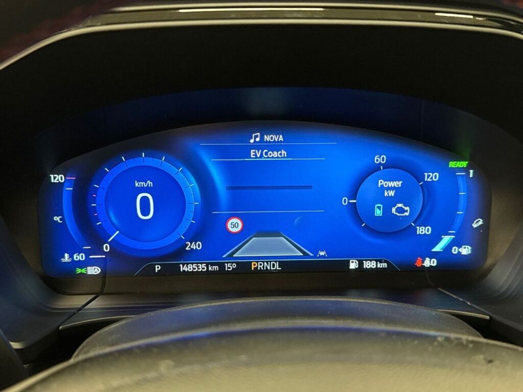 Ford Kuga 2021 Harmaa