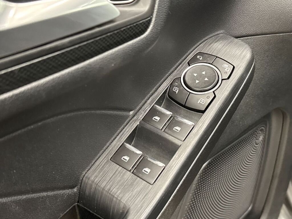 Ford Kuga 2021 Harmaa