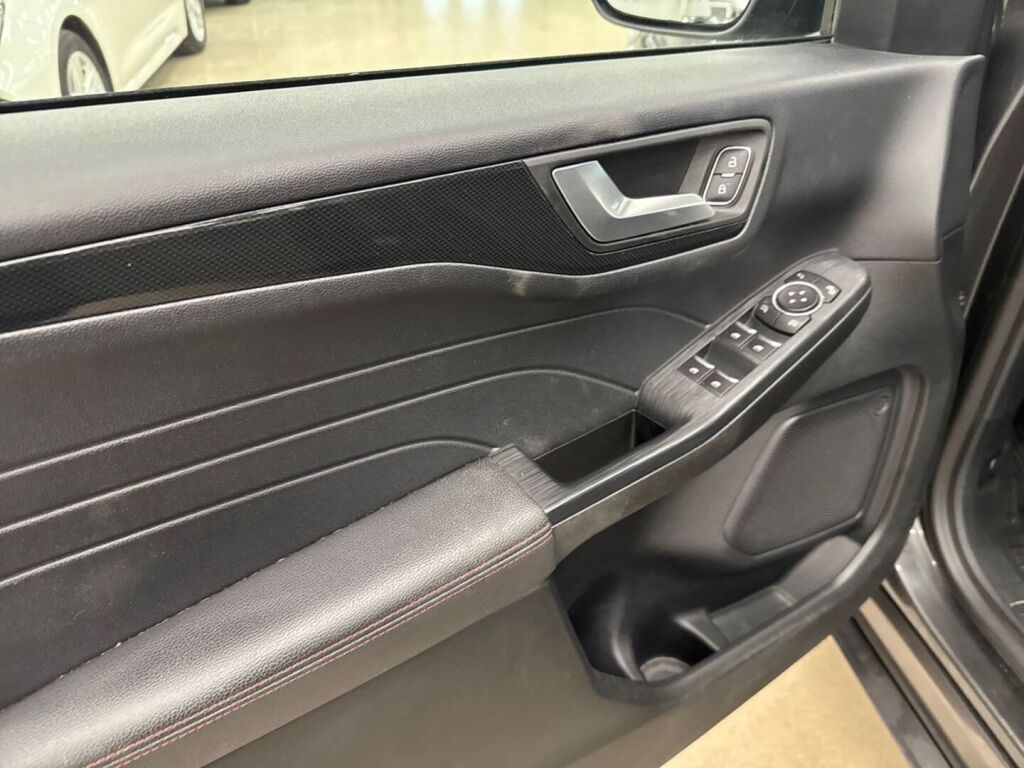 Ford Kuga 2021 Harmaa