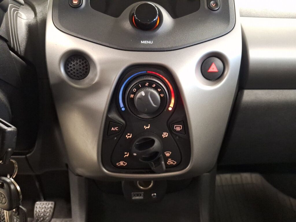 Toyota AYGO 2015 Valkoinen