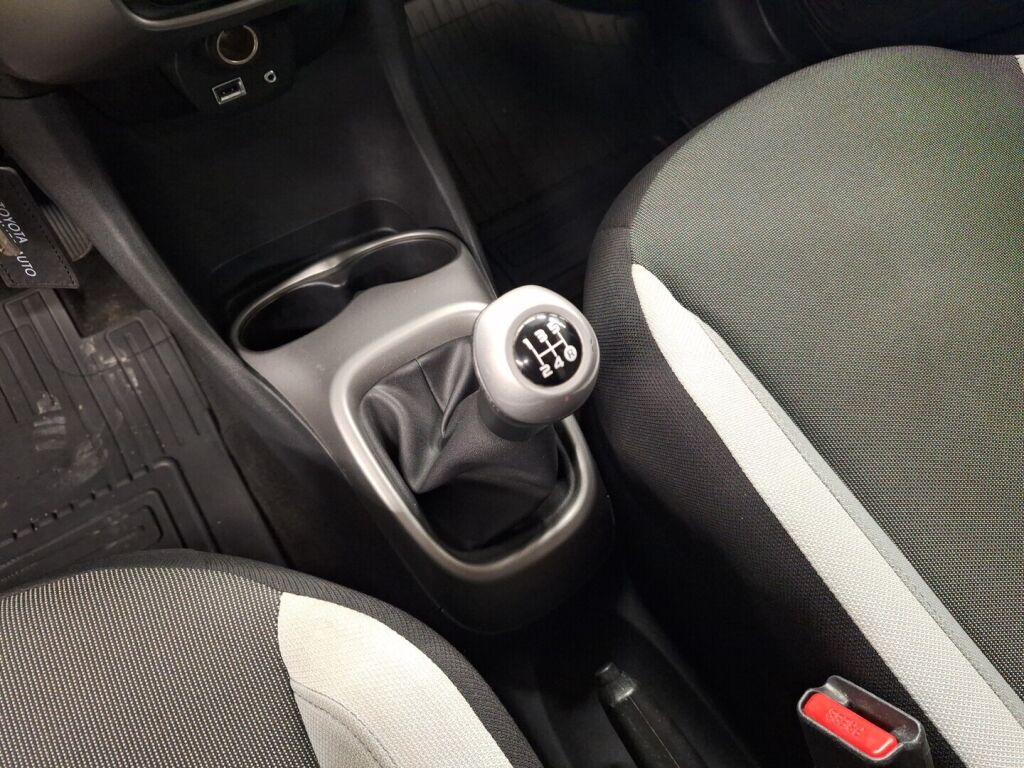 Toyota AYGO 2015 Valkoinen