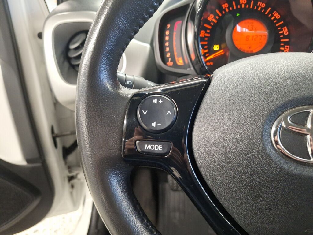 Toyota AYGO 2015 Valkoinen