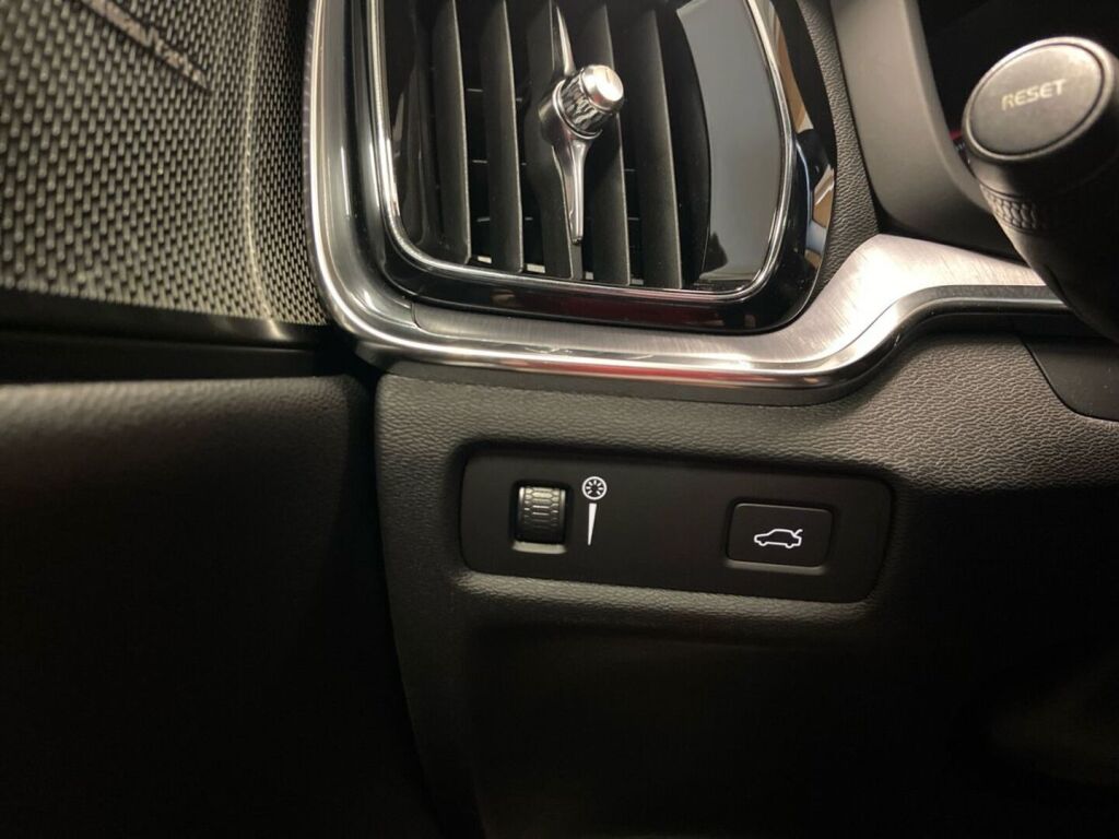 Volvo V60 2018 Valkoinen