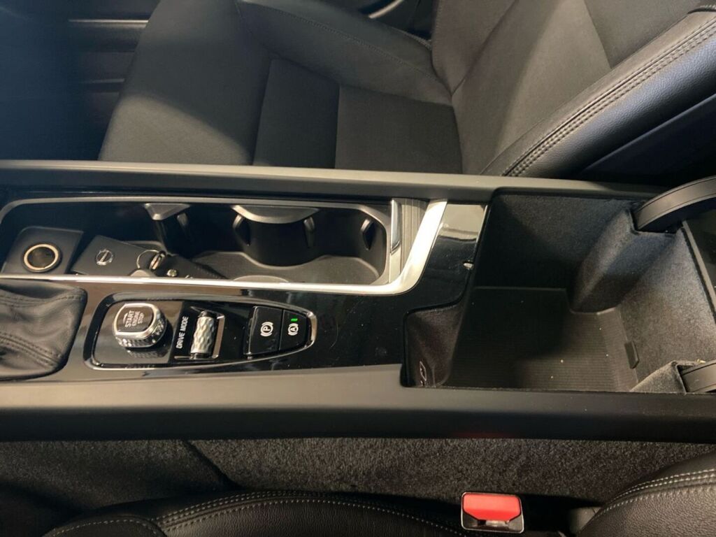 Volvo V60 2018 Valkoinen