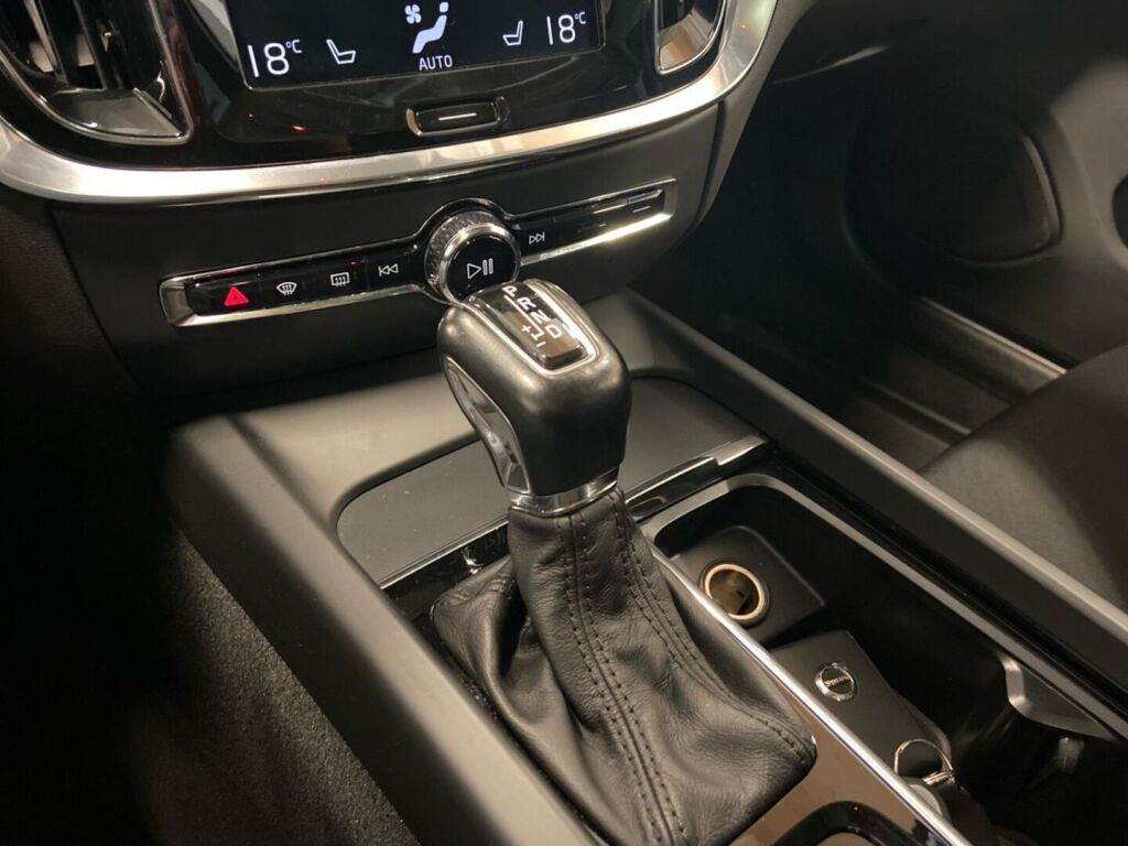 Volvo V60 2018 Valkoinen