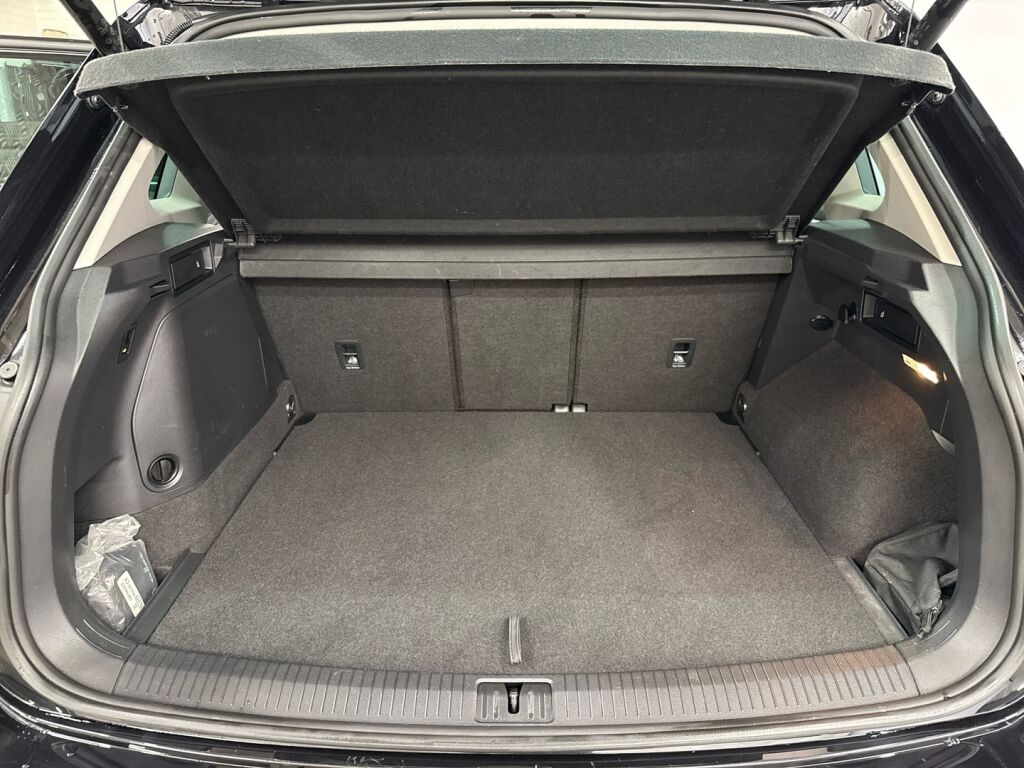 Volkswagen Tiguan 2022 Musta