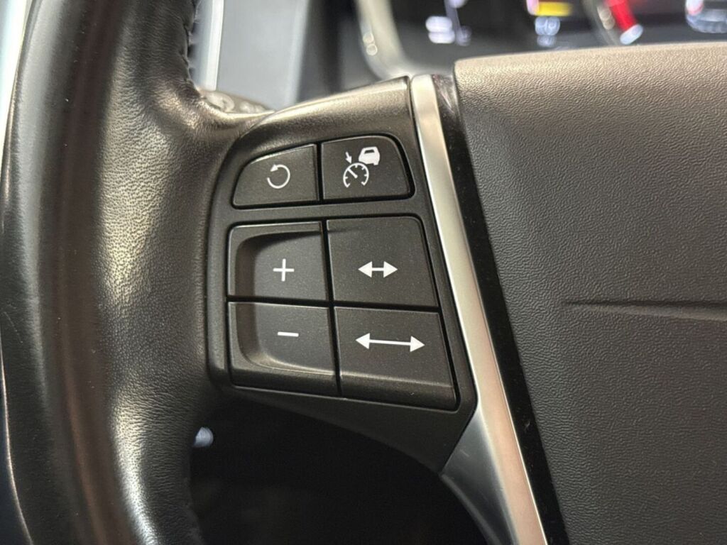 Volvo XC60 2017 Ruskea (beige)
