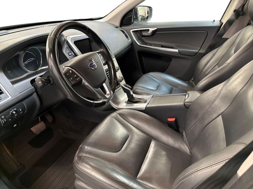 Volvo XC60 2017 Ruskea (beige)