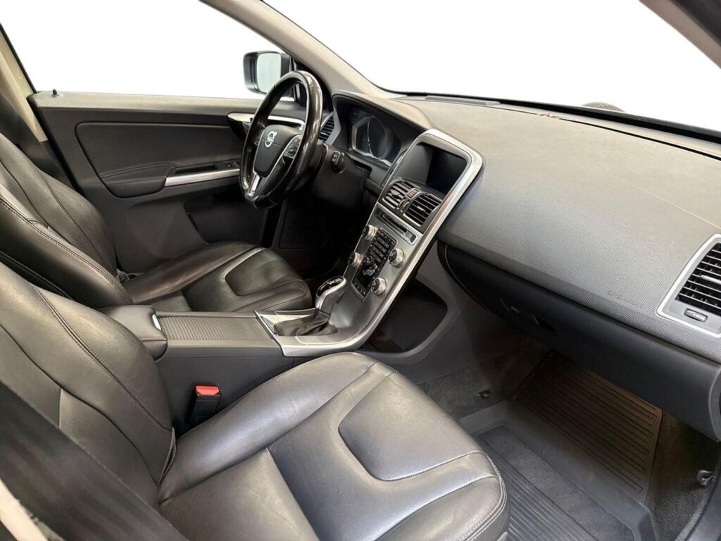 Volvo XC60 2017 Ruskea (beige)