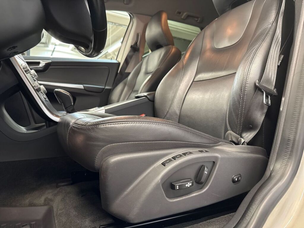 Volvo XC60 2017 Ruskea (beige)